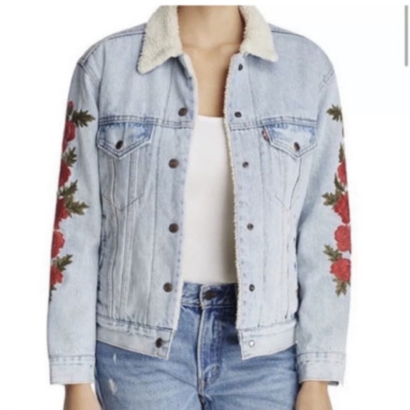 Vintage Levi's Sherpa Women's Denim Jacket with Red Floral Embroidery Size S - Picture 1 of 7